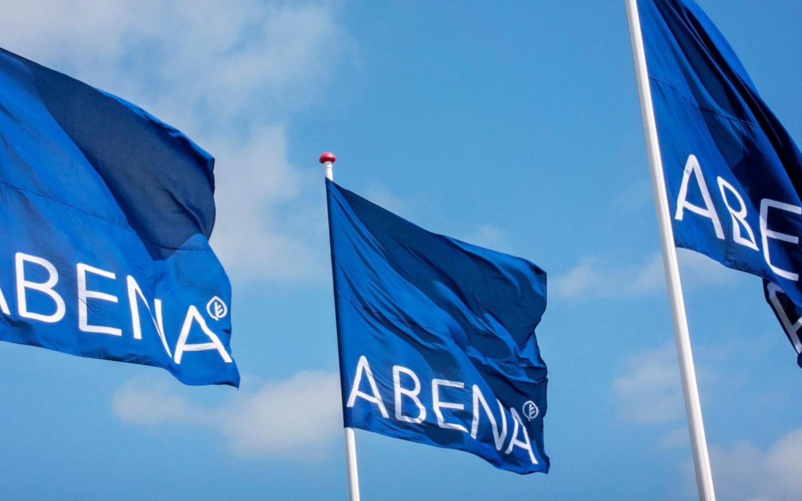 Drapeaux Abena au siège de l'entreprise