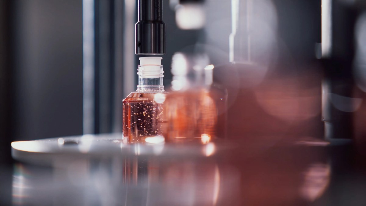 Remplissage des flacons d’huile de soin Bio-Oil