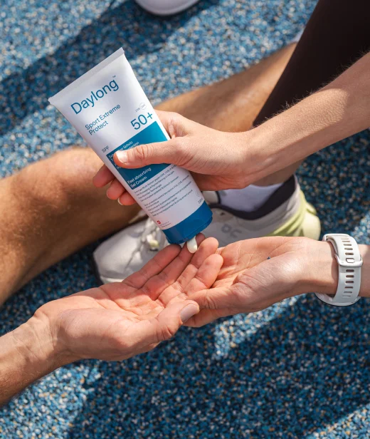Application de la protection solaire Daylong